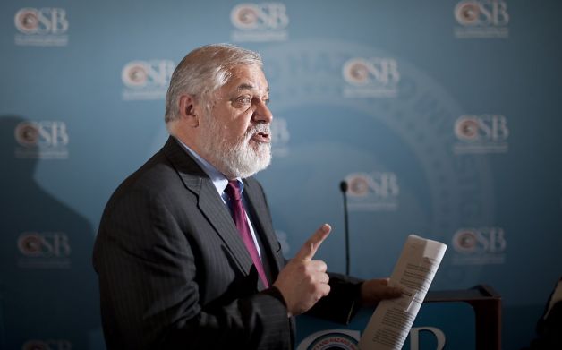 Rafael Moure-Eraso, U.S. Chemical Safety Board chairman, comments on his report. Photo: Noah Berger, Special To The Chronicle